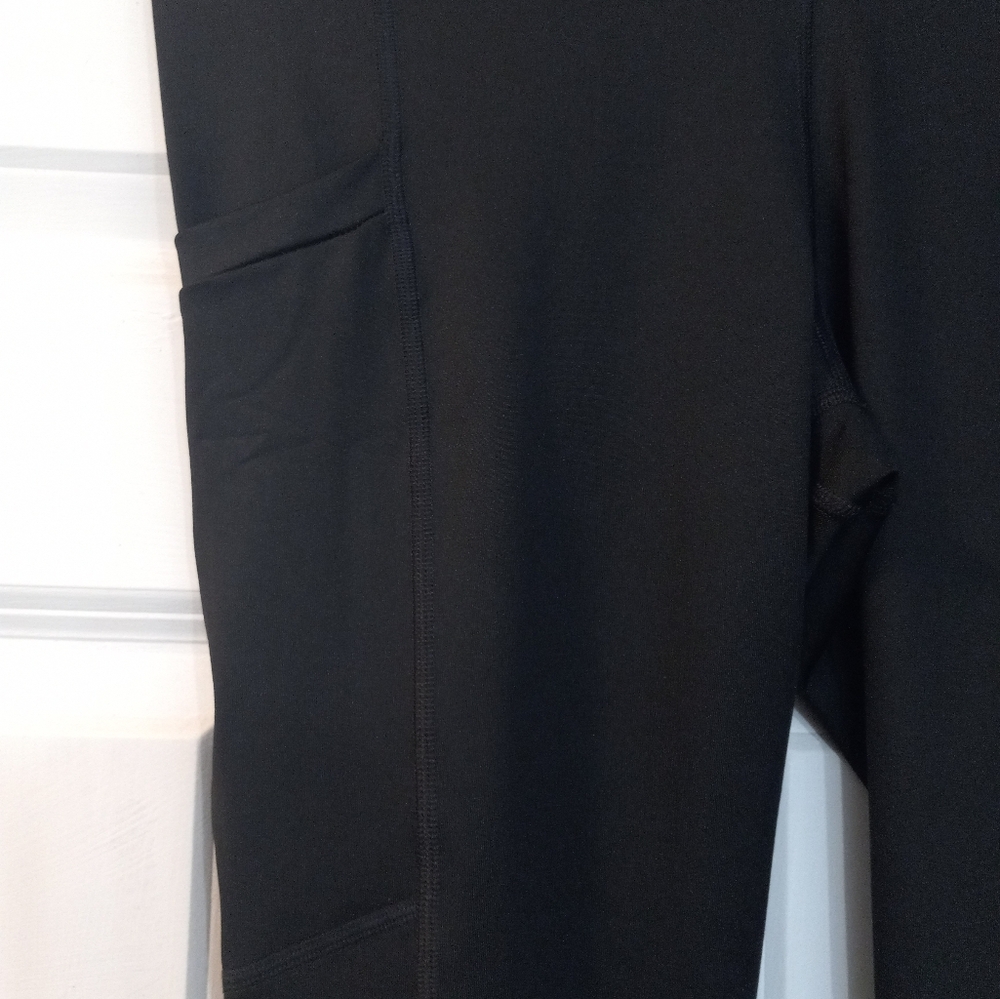 PowerHold® High-Waisted LeggingThe high-waisted legging - Picture 4 of 9
